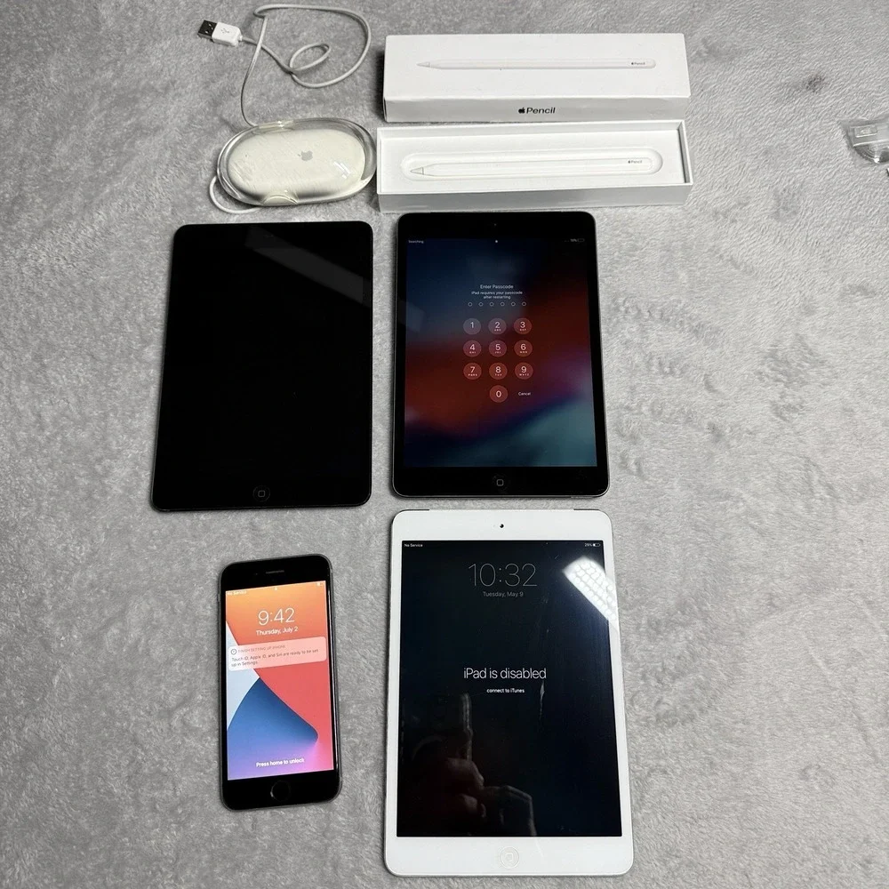 FOR PARTS ONLY (3) Apple iPads (1) Iphone S Apple Pencel & Apple Mouse